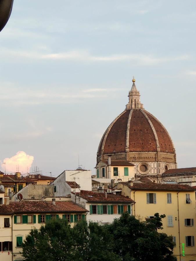 Overlooking's Duomo In Mercato Centrale Florencia